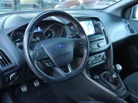 Ford FOCUS Wagon 1.5 150PK RED EDITION ST-LINE thumbnail 3