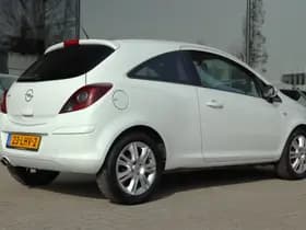 Opel Corsa 1.4-16V COLOR EDITION thumbnail 2