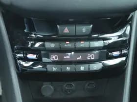 Peugeot 208 1.2 VTi ENVY 5-DRS. thumbnail 24