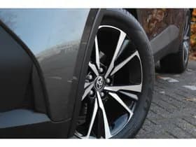 Toyota C-HR 1.8 Hybrid 140 First Edition Bi-tone thumbnail 16