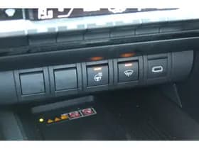 Toyota C-HR 1.8 Hybrid 140 First Edition Bi-tone thumbnail 6