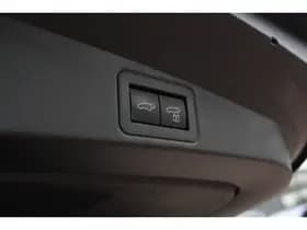 Toyota Corolla Touring Sports 1.8 Hybrid GR-Sport Bi-Tone thumbnail 11