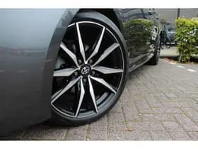 Toyota Corolla Touring Sports 1.8 Hybrid GR-Sport Bi-Tone thumbnail 14