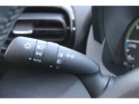 Toyota Yaris 1.5 Hybrid Dynamic thumbnail 19