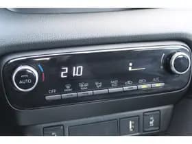 Toyota Yaris 1.5 Hybrid Dynamic thumbnail 7