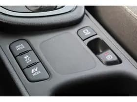 Toyota Yaris 1.5 Hybrid 115 First Edition Comfort Pack thumbnail 27