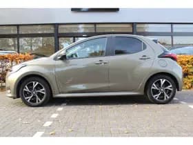 Toyota Yaris 1.5 Hybrid 115 First Edition Comfort Pack thumbnail 5