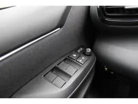 Toyota Yaris 1.5 Hybrid 115 First Edition Comfort Pack thumbnail 17