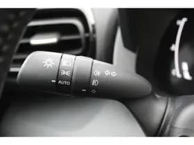 Toyota Yaris 1.5 Hybrid 115 First Edition Comfort Pack thumbnail 20