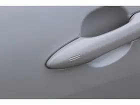 Toyota Yaris 1.5 Hybrid 115 First Edition Comfort Pack thumbnail 6