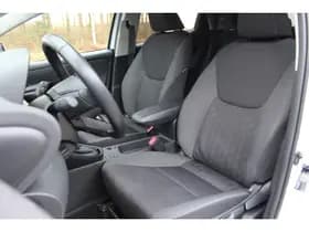 Toyota Yaris 1.5 Hybrid 115 First Edition Comfort Pack thumbnail 9