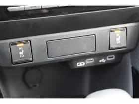 Toyota Yaris 1.5 Hybrid 115 First Edition Comfort Pack thumbnail 10