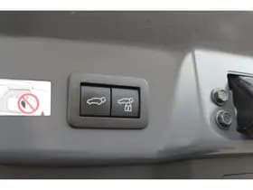 Toyota Prius 2.0 Plug-in Executive thumbnail 11