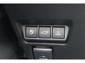 Toyota Prius 2.0 Plug-in Executive thumbnail 29