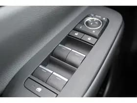 Toyota Prius 2.0 Plug-in Executive thumbnail 32