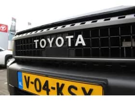 Toyota Land Cruiser 2.8 D-4D Standard Roof Window Van Professional thumbnail 18