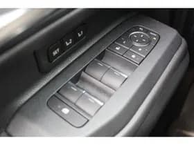 Toyota Land Cruiser 2.8 D-4D Standard Roof Window Van Professional thumbnail 24