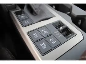 Toyota Land Cruiser 2.8 D-4D Standard Roof Window Van Professional thumbnail 28