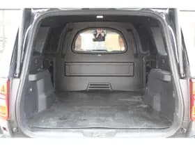 Toyota Land Cruiser 2.8 D-4D Standard Roof Window Van Professional thumbnail 10