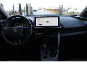 Toyota C-HR 1.8 Hybrid 140 First Edition Bi-Tone thumbnail 11