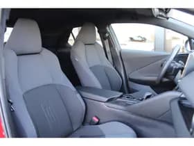 Toyota C-HR 1.8 Hybrid 140 First Edition Bi-Tone thumbnail 18