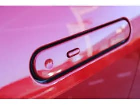 Toyota C-HR 1.8 Hybrid 140 First Edition Bi-Tone thumbnail 3