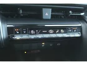 Toyota C-HR 1.8 Hybrid 140 First Edition Bi-Tone thumbnail 25