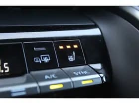 Toyota C-HR 1.8 Hybrid 140 First Edition Bi-Tone thumbnail 26