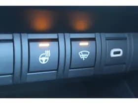 Toyota C-HR 1.8 Hybrid 140 First Edition Bi-Tone thumbnail 27