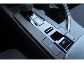 Toyota C-HR 1.8 Hybrid 140 First Edition Bi-Tone thumbnail 29