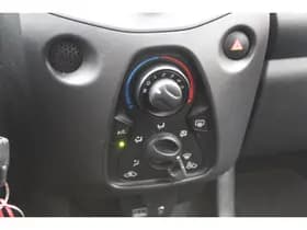 Toyota Aygo 1.0 VVT-i x-Fun 5-deurs thumbnail 4