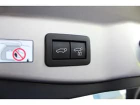 Toyota C-HR 1.8 Hybrid 140 First Edition Bi-Tone thumbnail 11