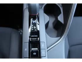 Toyota C-HR 1.8 Hybrid 140 First Edition Bi-Tone thumbnail 14