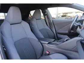 Toyota C-HR 1.8 Hybrid 140 First Edition Bi-Tone thumbnail 19