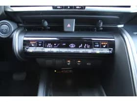 Toyota C-HR 1.8 Hybrid 140 First Edition Bi-Tone thumbnail 27