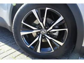 Toyota C-HR 1.8 Hybrid 140 First Edition Bi-Tone thumbnail 8