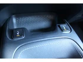 Toyota Corolla Touring Sports 1.8 Hybrid Dynamic Bi-Tone thumbnail 24