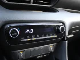 Toyota Yaris 1.5 Hybrid 115 First Edition Comfort Pack thumbnail 17