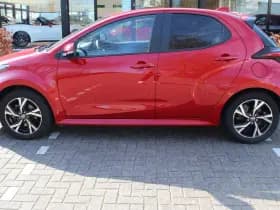 Toyota Yaris 1.5 Hybrid 115 First Edition Comfort Pack thumbnail 5