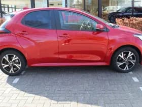 Toyota Yaris 1.5 Hybrid 115 First Edition Comfort Pack thumbnail 7