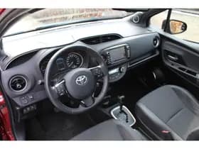 Toyota Yaris 1.5 Hybrid Premium thumbnail 2