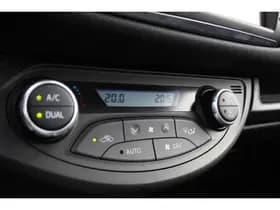 Toyota Yaris 1.5 Hybrid Premium thumbnail 16