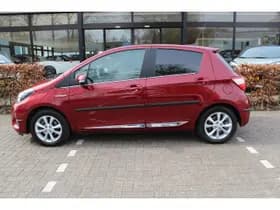 Toyota Yaris 1.5 Hybrid Premium thumbnail 5