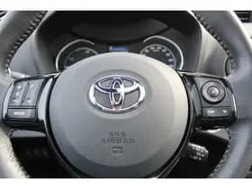 Toyota Yaris 1.5 Hybrid Premium thumbnail 7