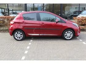 Toyota Yaris 1.5 Hybrid Premium thumbnail 8