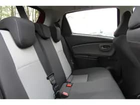 Toyota Yaris 1.5 Hybrid Dynamic thumbnail 14