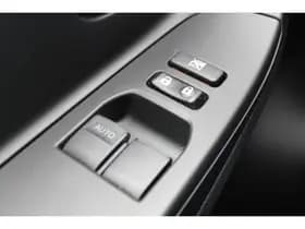 Toyota Yaris 1.5 Hybrid Dynamic thumbnail 23