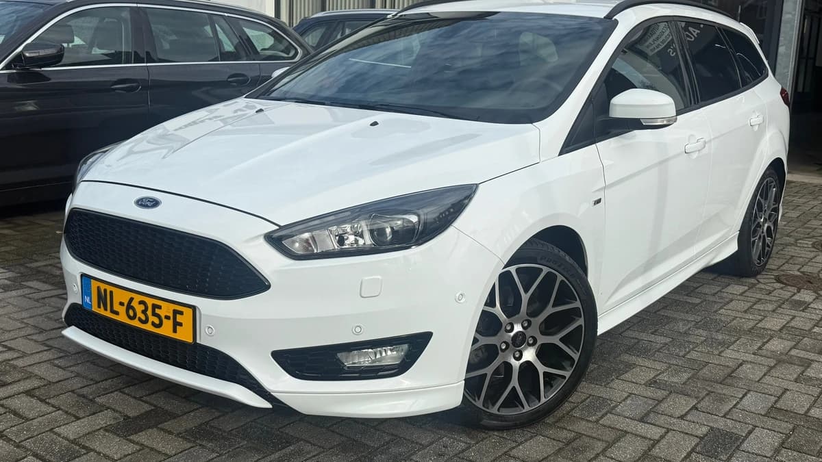 Ford Focus Wagon 1.5 ST-Line, Apple Carplay/Android,Stuurverwarming,Stoelverwarming,Achteruitrij camera,Trekhaak — foto 1