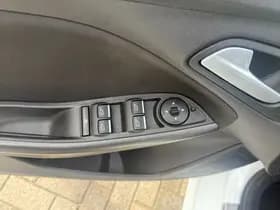 Ford Focus Wagon 1.5 ST-Line, Apple Carplay/Android,Stuurverwarming,Stoelverwarming,Achteruitrij camera,Trekhaak thumbnail 14