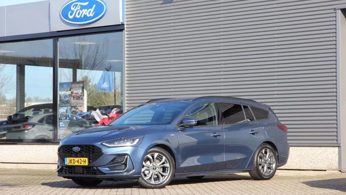 Ford Focus Wagon Hybrid 125pk ST-Line | Adaptive Cruise | Winter Pack | Rijklaarprijs! Chrome Blue Metallic — foto 1